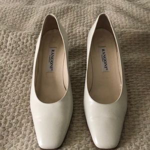 rangoni cream heals with a chunky heel.